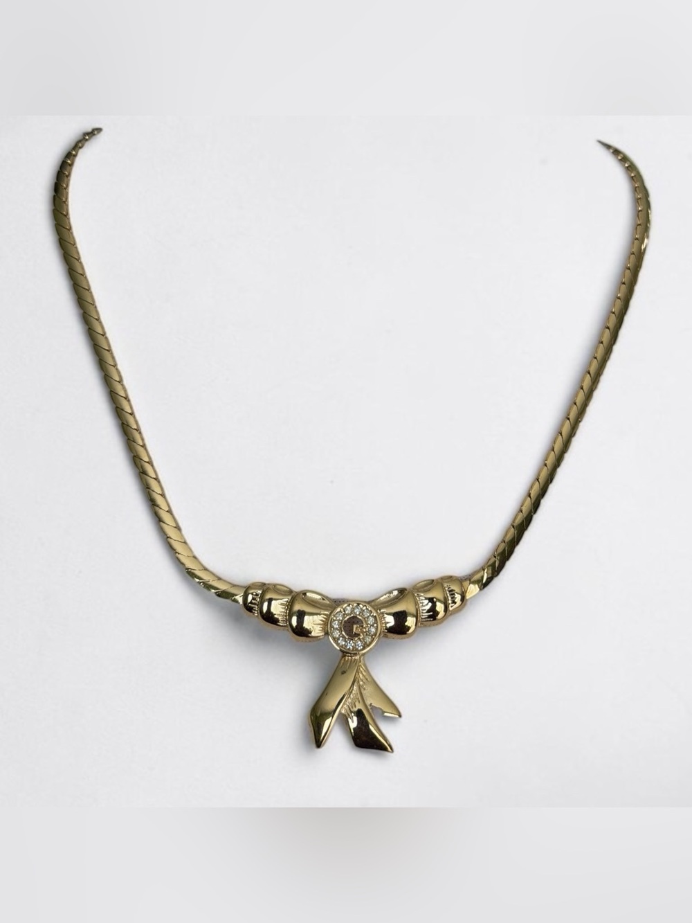 Givenchy Vintage Gold-Plated Ribbon Pendant Necklace - Picture 6 of 8